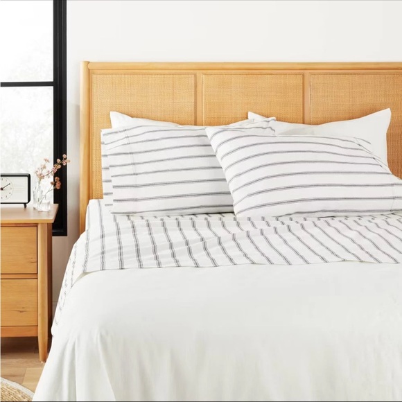 NWT 4pc King Cotton Percale Tick Stripe Sheet Set
Railroad Gray - Hearth & Hand - Picture 3 of 4